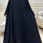 ⁦عبايه كلوش منسوجة بقماش نواعم مطرزه بخيوط اسود مخفى⁩ - الصورة ⁦3⁩