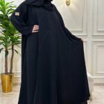 عبايه كلوش منسوجة بقماش نواعم مطرزه بخيوط اسود مخفى