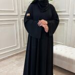 ⁦عبايه كلوش منسوجة بقماش نواعم مطرزه بخيوط اسود مخفى⁩ - الصورة ⁦2⁩