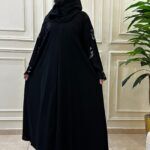 ⁦عبايه بشك ملون على اكمام بشكل و رورد كحلي⁩ - الصورة ⁦4⁩