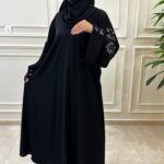 ⁦عبايه بشك ملون على اكمام بشكل و رورد كحلي⁩ - الصورة ⁦6⁩