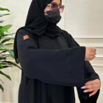 ⁦عبايه كلوش رقبة منسوجة بقماش انترنت مطرزه بخيوط مخفى⁩ - الصورة ⁦2⁩