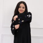 ⁦عباية بناتي بتطريز ملون على اكمام كامل⁩ - الصورة ⁦2⁩