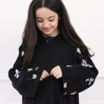 عباية بناتي بتطريز ملون على اكمام كامل