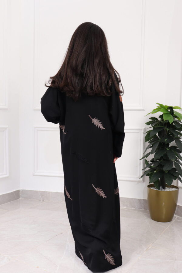 ⁦عبايه بناتي بتطريز كامل بلون نحاسي⁩ - الصورة ⁦5⁩