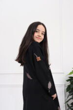 ⁦عبايه بناتي بتطريز كامل بلون نحاسي⁩ - الصورة ⁦3⁩