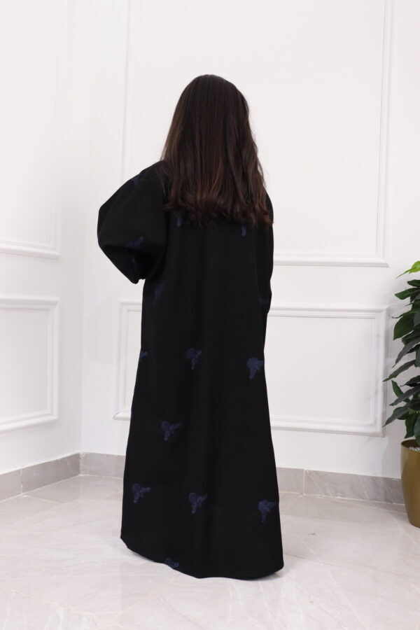 ⁦عبايه بناتي بتطريز فرشه كامل بكحلي⁩ - الصورة ⁦2⁩