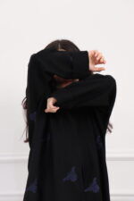 ⁦عبايه بناتي بتطريز فرشه كامل بكحلي⁩ - الصورة ⁦3⁩