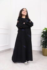 ⁦عباية بناتي بتطريز كحلى كامل على شكل ورق شجر⁩ - الصورة ⁦4⁩