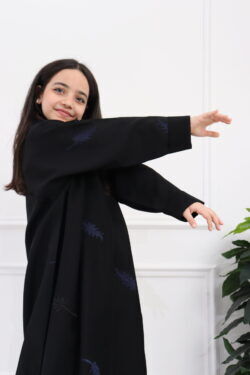 عباية بناتي بتطريز كحلى كامل على شكل ورق شجر