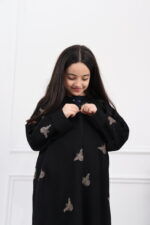 ⁦عبايه بناتي بتطريز فراشه كامل بلون النحاسي⁩ - الصورة ⁦7⁩