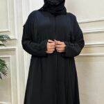 ⁦عبايه كلوش مزينه بكسر من اجناب و زراير على اكمام بشكل مميز⁩ - الصورة ⁦5⁩