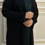 ⁦عبايه مفتوحة بطبقة داخلية بلون زيتى⁩ - الصورة ⁦3⁩