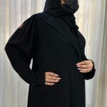 ⁦عبايه كريب بلياقه و اكمام مكسره من اكتاف⁩ - الصورة ⁦3⁩