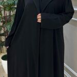 ⁦عبايه كريب بلياقه و اكمام مكسره من اكتاف⁩ - الصورة ⁦2⁩