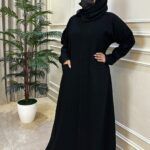 ⁦عبايه فكرو محدد بشريط على جيوب من امام⁩ - الصورة ⁦5⁩