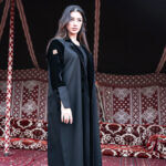 ⁦عبايه كتان بكم ولياقه قطيفه⁩ - الصورة ⁦3⁩