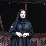 ⁦عبايه نص بشت شمواه بتطرير اسود من اسفل عبايه⁩ - الصورة ⁦3⁩