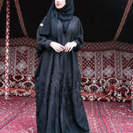 عبايه نص بشت شمواه بتطرير اسود من اسفل عبايه