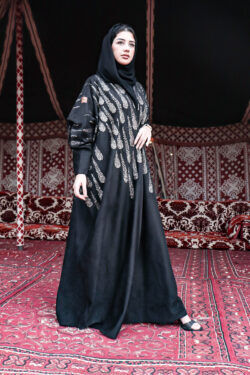 عباية بشت شمواه مطرزه بنحاسي