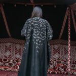 ⁦عبايه شمواه لف بتطريز نحاسي و اسود على شكل ورق شجر⁩ - الصورة ⁦7⁩