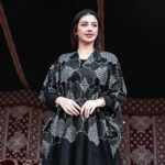 ⁦عبايه شمواه لف تبطريز نحاسي و ابيض من خلف وامام⁩ - الصورة ⁦3⁩