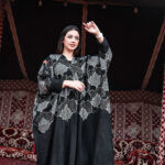 ⁦عبايه شمواه لف تبطريز نحاسي و ابيض من خلف وامام⁩ - الصورة ⁦4⁩