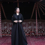 ⁦عباية شتوية رسمية جوخ بقصة ربع كلوش⁩ - الصورة ⁦2⁩