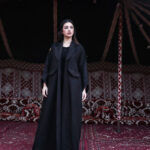 ⁦عباية شتوية رسمية جوخ بقصة ربع كلوش⁩ - الصورة ⁦3⁩