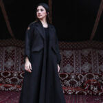 ⁦عباية شتوية رسمية جوخ بقصة ربع كلوش⁩ - الصورة ⁦4⁩