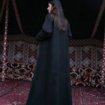 ⁦عباية شتوية رسمية جوخ بقصة ربع كلوش⁩ - الصورة ⁦10⁩