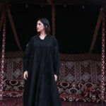 ⁦عبايه شامواه بشت بتطريز اسود على اكتاف⁩ - الصورة ⁦8⁩