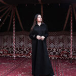 ⁦عبايه شامواه بقبوع اسود فرو⁩ - الصورة ⁦3⁩