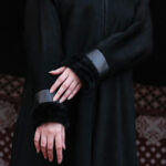 عبايه شامواه بقبوع اسود فرو