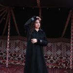 ⁦عبايه شامواه بقبوع اسود فرو⁩ - الصورة ⁦4⁩