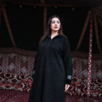 ⁦عبايه شامواه بقبوع اسود فرو⁩ - الصورة ⁦6⁩