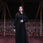 ⁦عبايه شامواه بقبوع اسود فرو⁩ - الصورة ⁦7⁩