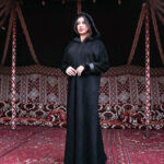 ⁦عبايه شامواه بقبوع اسود فرو⁩ - الصورة ⁦8⁩