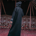 ⁦عبايه شامواه بقبوع اسود فرو⁩ - الصورة ⁦9⁩