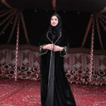 ⁦عباية مخمل بياقه كلوش بتطريز شك ابيض على اكمام⁩ - الصورة ⁦10⁩