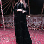 ⁦عبايه مخمل بطبقات مكسره من اسفل و مرتبه⁩ - الصورة ⁦4⁩