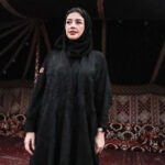 عباية نص بشت شمواه بتطرير اسود على الاكتاف بتطريز على شكل جذور