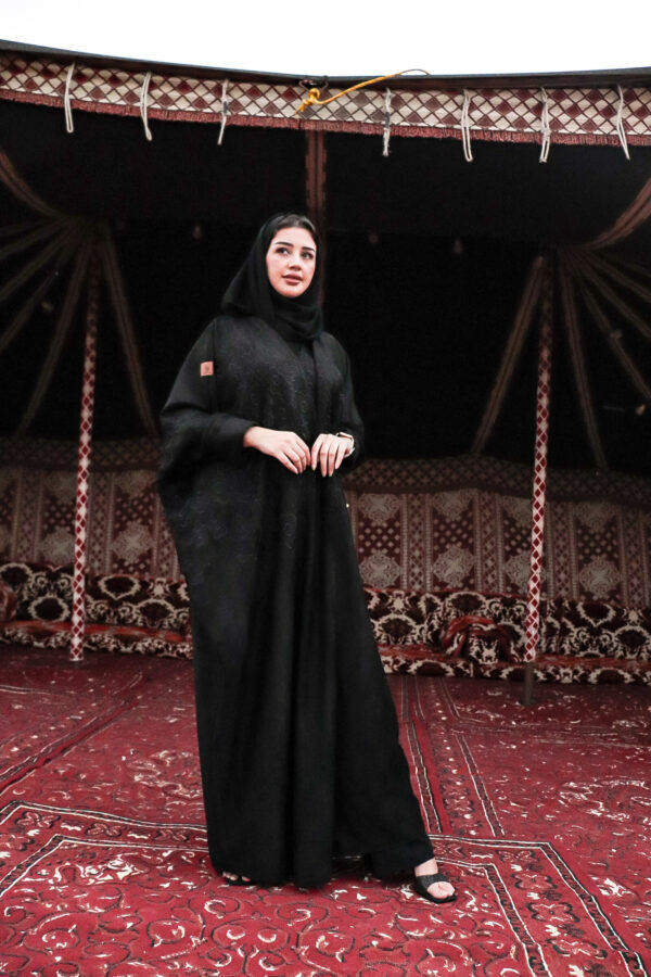 ⁦عباية نص بشت شمواه بتطرير اسود على اكتاف عباية⁩ - الصورة ⁦6⁩