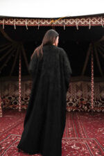 ⁦عباية نص بشت شمواه بتطرير اسود على اكتاف عباية⁩ - الصورة ⁦9⁩