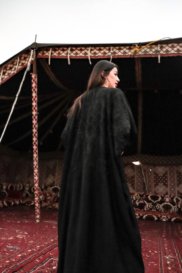 ⁦عباية نص بشت شمواه بتطرير اسود على اكتاف عباية⁩ - الصورة ⁦10⁩