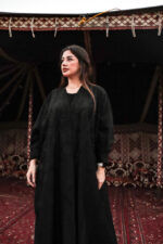 ⁦عباية نص بشت شمواه بتطرير اسود على اكتاف عباية⁩ - الصورة ⁦12⁩