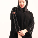 عباية مخمل بتطريز شك اسود على اكتاف