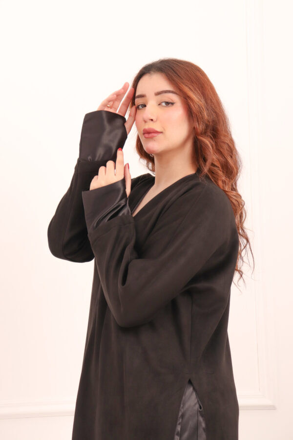 ⁦عبايه شامواه ربع كلوش محدده اسود و باكمام معصم⁩ - الصورة ⁦3⁩