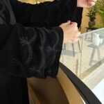 ⁦عباية بقصه A شتوية شامواه مع تداخل المخمل ربع كلوش⁩ - الصورة ⁦2⁩