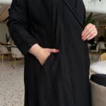 عبايه فكرو لياقه و جيوب بزراير على اكمام